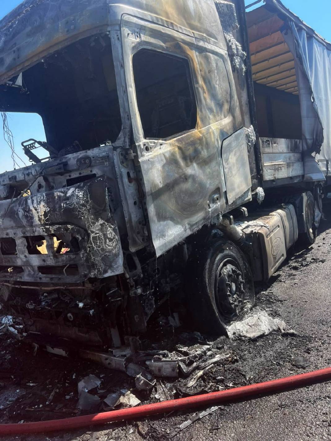 Konya'da seyir halindeki TIR'da yangın çıktı! 1